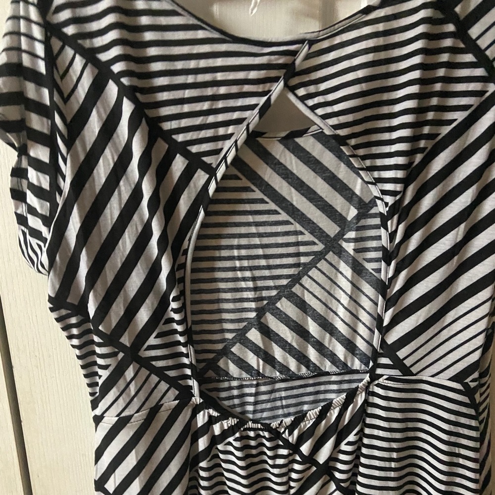 3x black and white dress